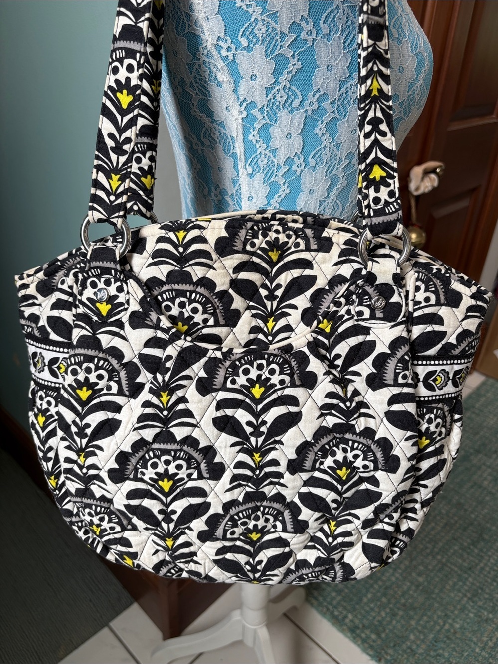 Vera Bradley  shoulder bag  floral pattern black white yellow  Silvertone he EUC
